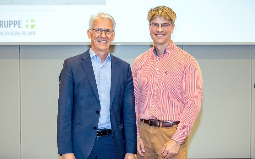 Prof. Dr. Rainer Wirth, Direktor der der Klinik für Altersmedizin und Frührehabilitation am Marien Hospital Herne und Oberarzt Dr. Lukas Funk (re.) informierten im Rahmen einer Patientenveranstaltung über Sturzprävention und moderne Therapien bei Osteoporose.