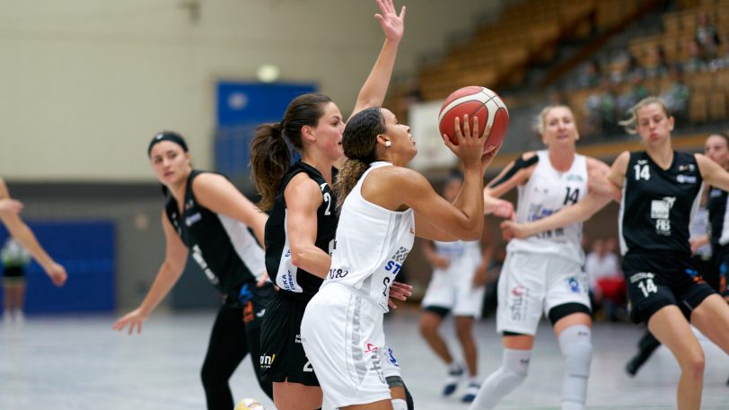 Die HTC-Damen gewinnen gegen die SNP BasCats USC Heidelberg am Sonntag (3.10.2021) mit 66:64. Im Bild Laura Zolper