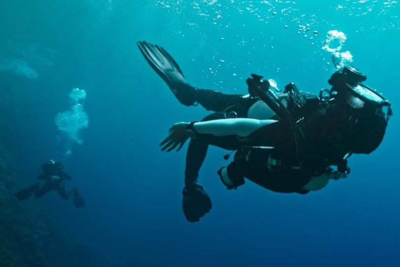 „The Dive“ – Elektrisierender Unterwasser-Thriller: Beide Schwestern beim Tauchgang im Mittelmeer bei Malta.