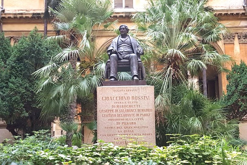 Gioachino Antonio Rossini, dem italienischen Komponisten widmete seine Geburtsstadt Pesaro in den Marken ein Denkmal. Er gilt als einer der bedeutendsten Opernkomponisten des Belcanto.