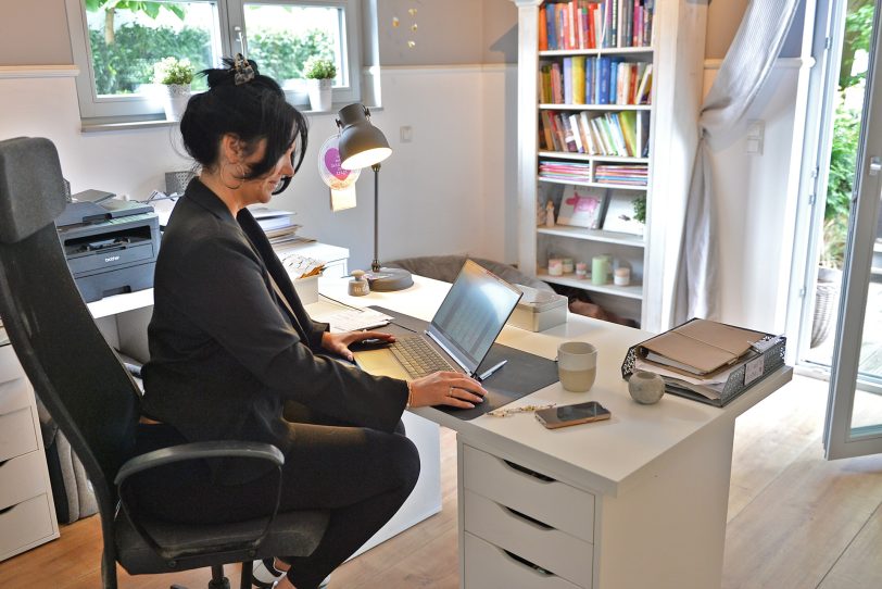 Melanie Streichhahn, vom 'Physioatelier Streichhahn' in ihrem Homeoffice.