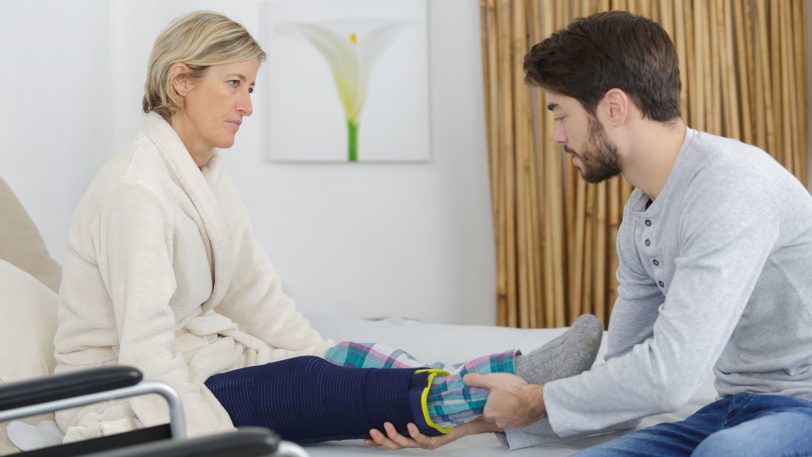 NUR AOK!!! Ein Hauptrisikofaktor für die tiefe Beinvenenthrombose sowie die weiterführende und lebensbedrohliche Komplikation der Lungenembolie ist Bewegungsmangel.