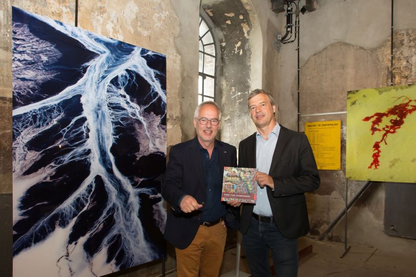 Museumsdirektor Dirk Zache (l.) und Museumsleiter Dietmar Osses stellten die Ausstellung Hidden Costs vor.