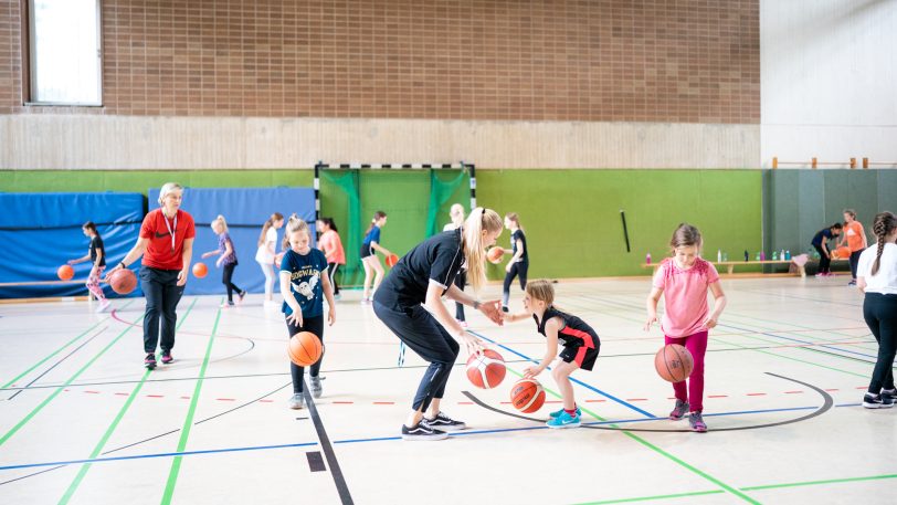 Beim HTC-Feriencamp lernen die Teilnehmer alles rund ums Thema Basketball (Archivfoto).