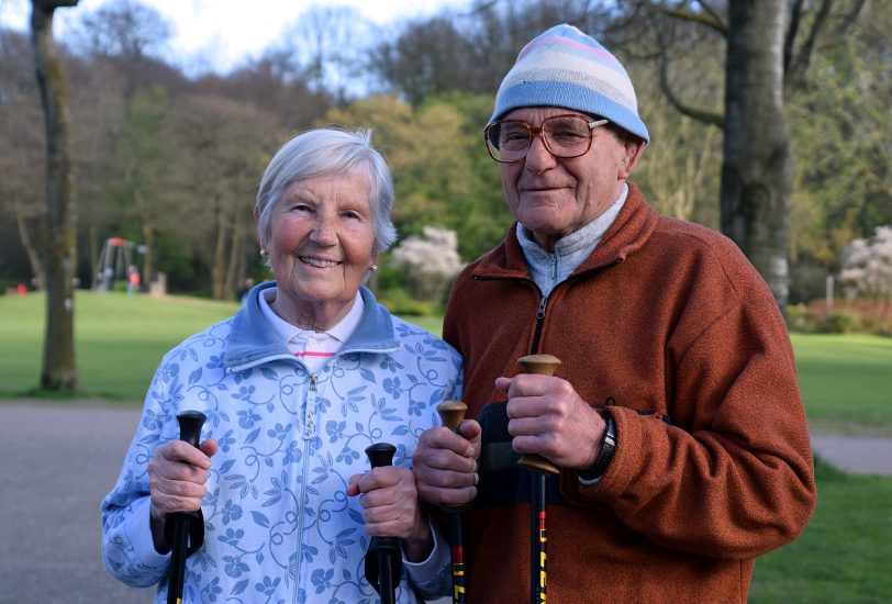 Anita (81) und Gerhard Neuhoff (87), die ältesten Teilnehmer am Lauftreff.