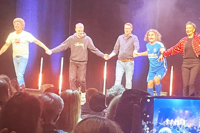 Auch den 13. Comedy-Abend im Kulturzentrum Ende Mai 2024 nutzte der Reifen-Fachhändler Stiebling zur Kundenbindung.