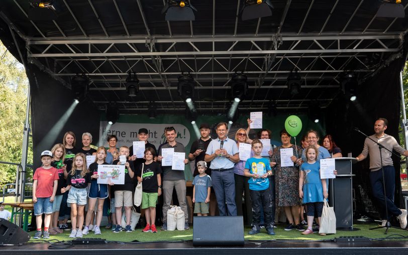 Am Sonntag (22.9.2024) fand die Ehrung für die Teilnehmer des Stadtradelns 2024 statt. Dabei überreichte OB Dr. Frank Dudda zahlreiche Urkunden. Insgesamt legten sie über 200.000 Kilometer zurück.