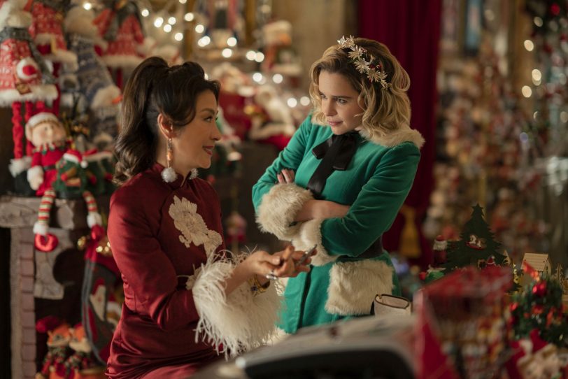 Im Weihnachtskitsch: Michelle Yeoh und Emilia Clarke.