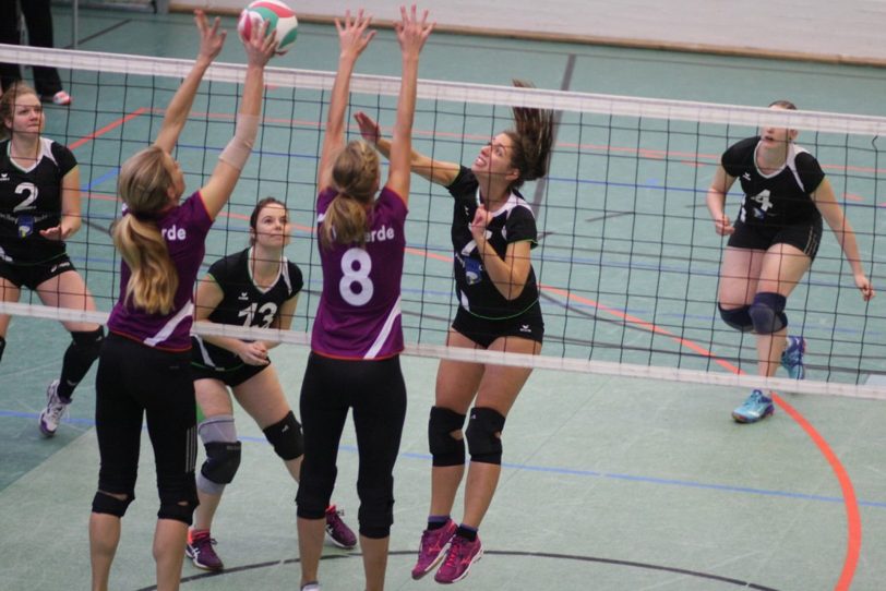 Laura Kruska im Angriff gegen den Voerder Doppelblock