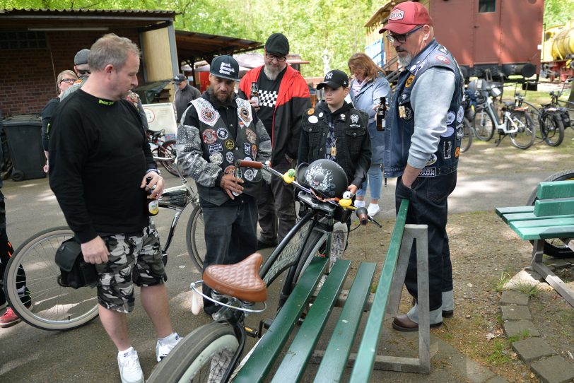 Christian Joswig hatte auch in diesem Jahr wieder eine Cruiser-Gruppe für das Hospiz-Radeln zusammengetrommelt. 30 Cruisern aus dem gesamten Ruhrgebiet traten gemütlich in die Pedalen. Start war am 30.4.2022 das Gleiskaffee Fritzchen.