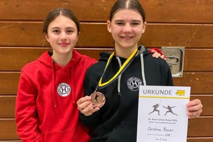 v.l. U 15-Degenfechterin de HTC: Lena-Marie Rutkowsky und Christina Rauer.