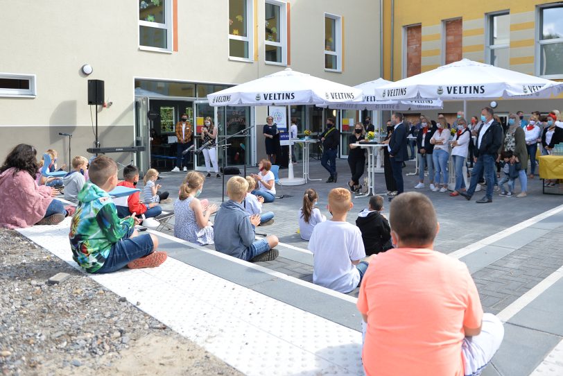 Der schulische Anbau der Laurentiusschule wurde am Montag (24.8.2020) während einer kleiner Feier offiziell seiner Bestimmung übergeben.