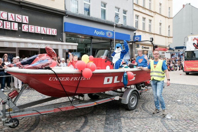 Kirmes-Umzug 2019: Ohne Zwischenfälle erreichten die Feiernden die Bühne vor der Christuskirche.