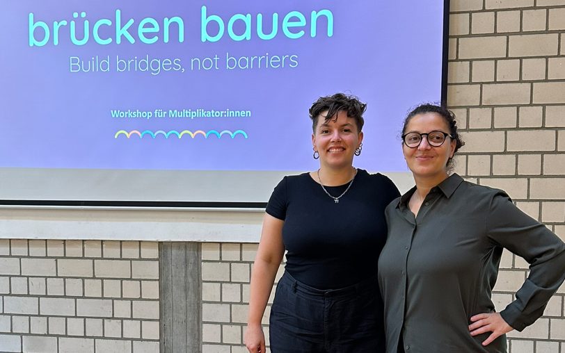 Der Herner Caritasverband baut Brücken beim Thema „Nahost-Konflikt“. Ein Palästinensisch-jüdisches Trainerinnenduo aus Berlin leitet multiperspektivischen Workshop. Mit ihrem Projekt „Brücken bauen“ wollen Jouanna Hassoun (l.) und Milena Jochwed Vorurteile abbauen und den Dialog zwischen jüdischen und muslimischen Menschen fördern.