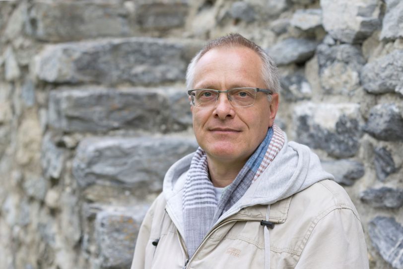 Der LWL verleiht dem Schriftsteller Michael Roes den Annette-von-Droste-Hülshoff-Preis.