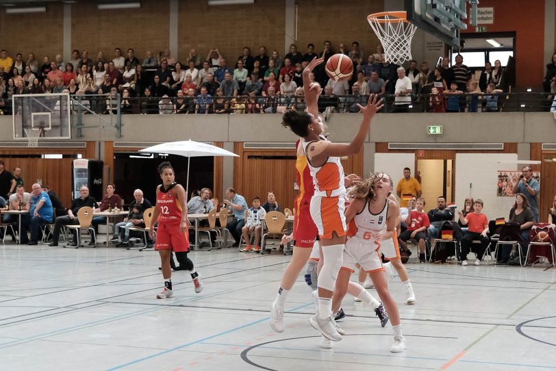 Das Basketball Länderspiel Deutschland Niederlande in der H2K-Arena.