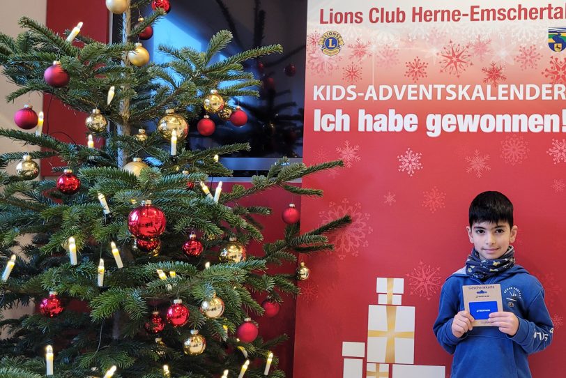 Glücklicher Gewinner des Kids-Adventskalender 2025: Aram hat einen Gutschein von Decathlon gewonnen.