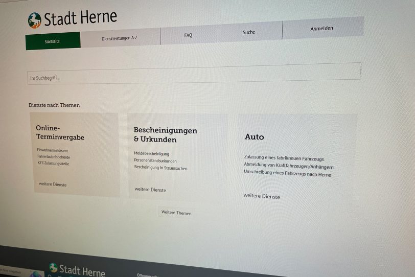 Im Online-Serviceportal der Stadt Herne können nun auch Aufenthaltstitel beantragt werden - für Fingerabdrücke und Passfotos muss man aber noch in die Behörde.