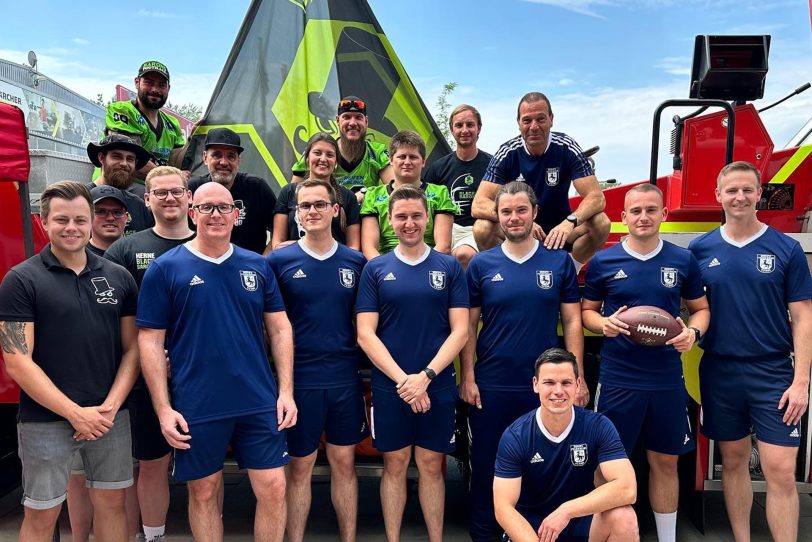 Die Black Barons beim Herner Sportsday: Bei der Herner Feuerwehr wurde zusammen der Sporttest absolviert.