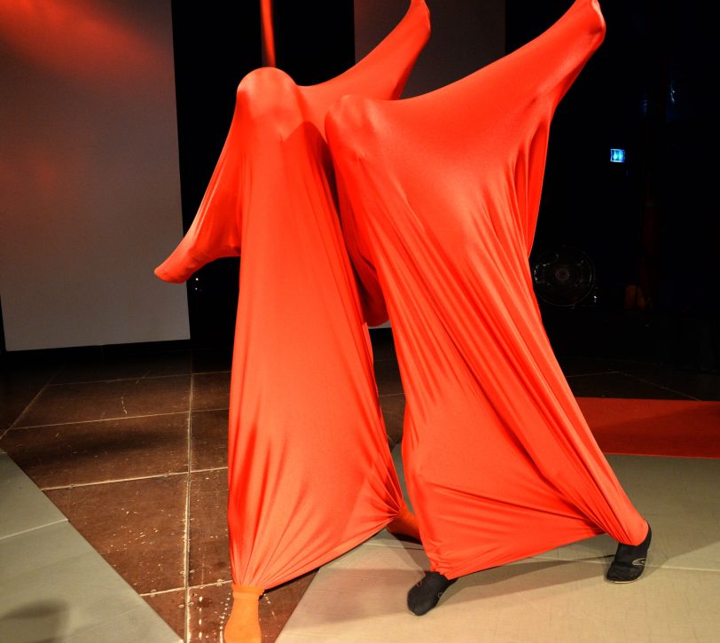 Tanz-Säcke beim Circus Schnick-Schnack.