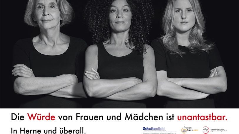 Plakat-Aktion gegen Gewalt an Frauen und Mädchen.