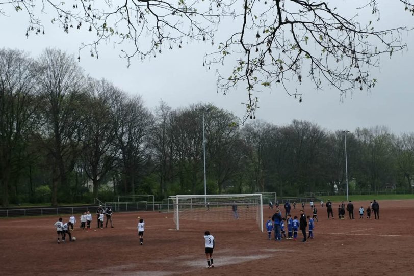 Ostereier-Suche im Horst-Stadion.