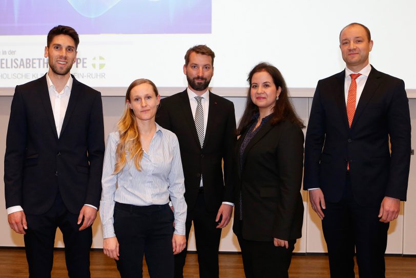 Prof. Dr. Christian Ukena (rechts), Direktor der Medizinischen Klinik II – Kardiologie / Angiologie und weitere Experten informierten über Herzschwäche.