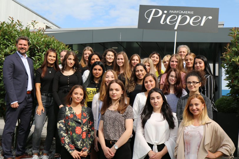 28 Azubis starteten im August 2019 ihr Ausbildung bei der Parfümerie Pieper.