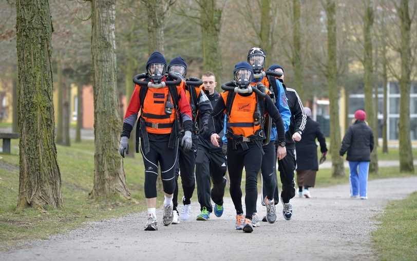 Mit Atemschutz beim Walk in Herne.