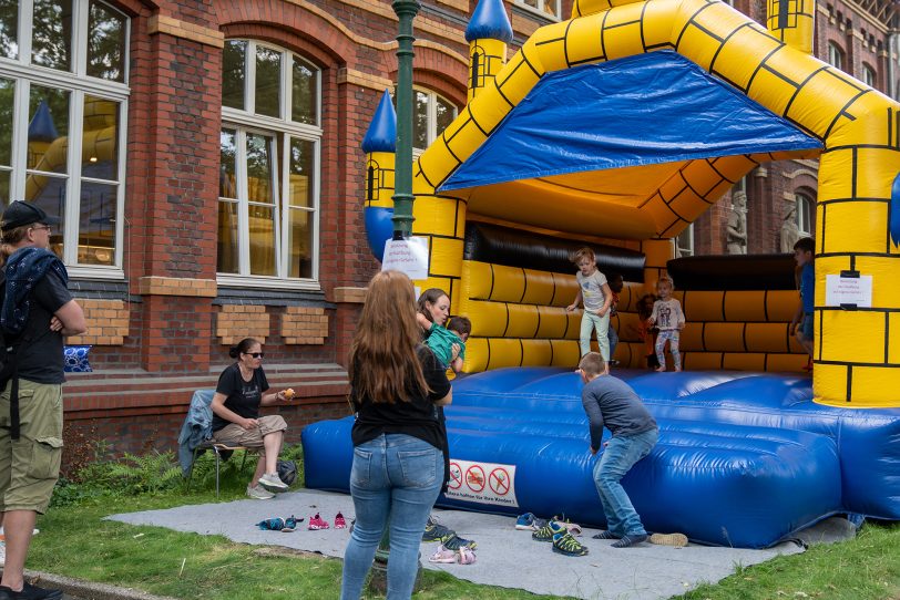 Das Kinderfest am Heimatmuseum Unser Fritz am Sonntag (2.7.2023) stand unter dem Motto "Keine Gewalt gegen Einsatzkräfte". Mit dabei waren unter anderem THW, DLRG, das DRK, Polizei, Feuerwehr sowie die Red und Blue Knights.