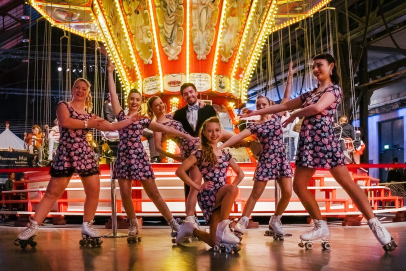 Rock'n'Roll anne Raupe – während des Historischen Jahrmarkts in der Jahrhunderthalle 2025.