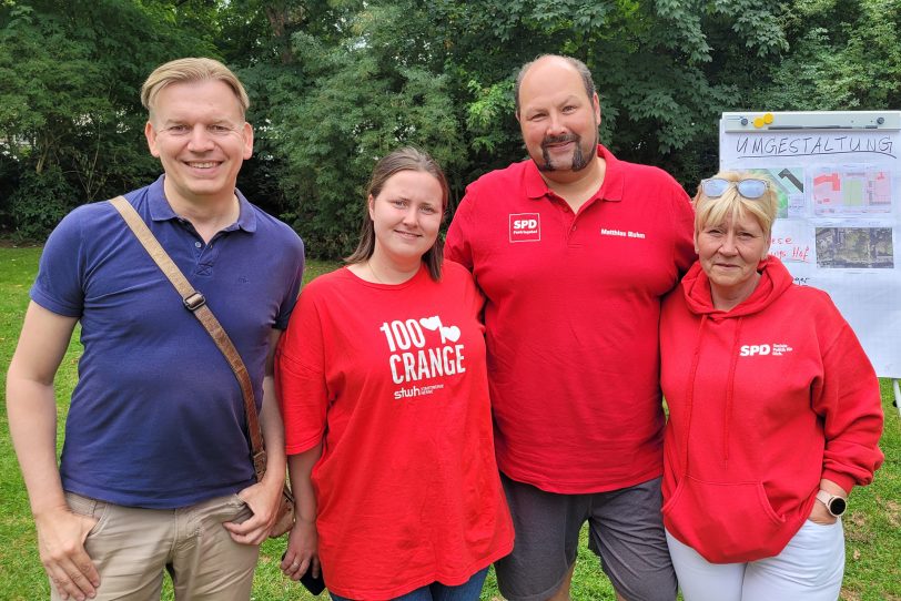 v.l. Mathias Grunert (Bezirksbürgermeister), Vanessa Thiel, Matthias Bluhm (Stadtverordneter) und Katja Thiel.