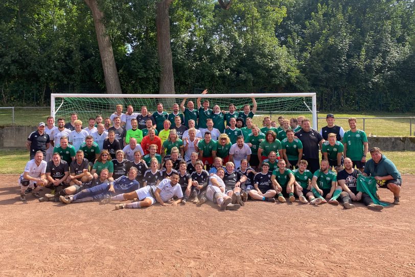Der Outdoorcup 2022 vom SC Constantin mit den zahlreichen Spielern der teilnehmenden Mannschaften.