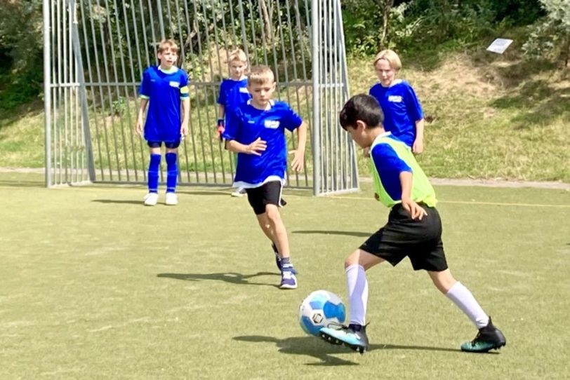 Zwölf Mannschaften aus den Kinder- und Jugendeinrichtungen Pluto, der Heisterkamp, Abenteuerspielplatz Hasenkamp, Am Freibad, Die Wache und dem Stadtteilzentrum H2Ö spielten um den ersten Pokal.