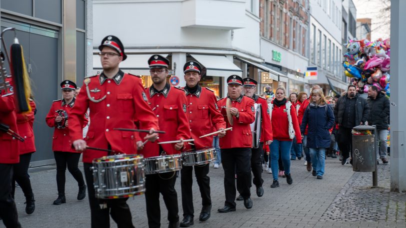 Eindrücke vom Donnerstag (7.3.2024), Eröffnungstag der City-Kirmes Herne in der Innenstadt, zwischen City-Center und Robert-Brauner-Platz.