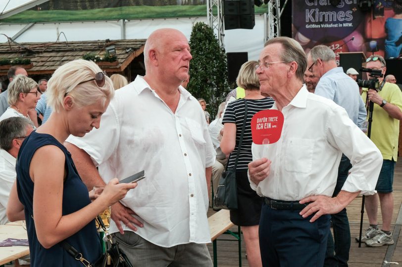 Die Eröffnung der 583.Cranger Kirmes fand bei sengender Hitze im Festzelt - Glück auf Crange - am Freitag (3.8.2018) statt. halloherne-Fotograf Robert Freise hat sich unter den Teilnehmern umgeschaut und diese Fotos mitgebracht.