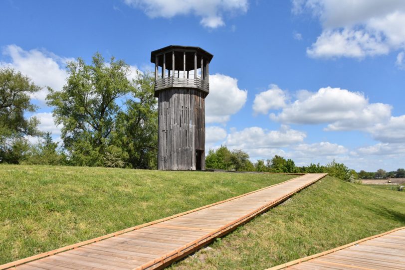 Die Installation von Tadashi Kawamata, Walkway and Tower, am Emscherkunstweg