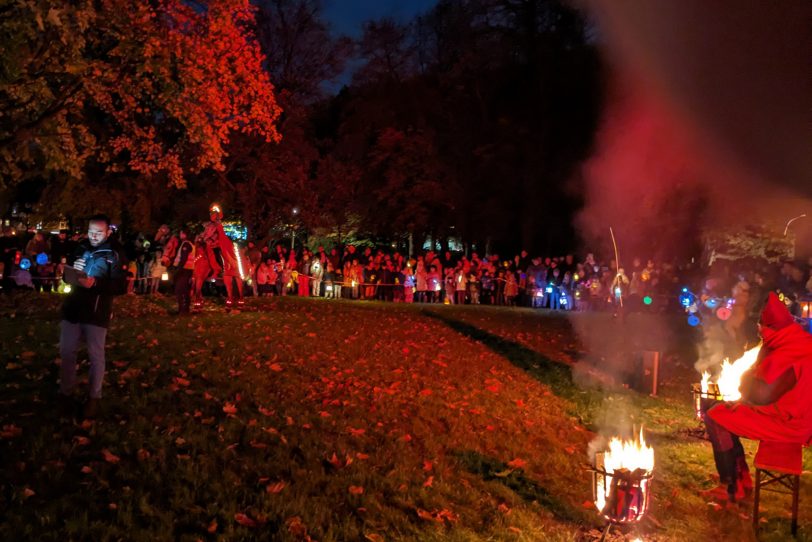 Martinsumzug des Herner Förderturms im Schlosspark Strünkede..