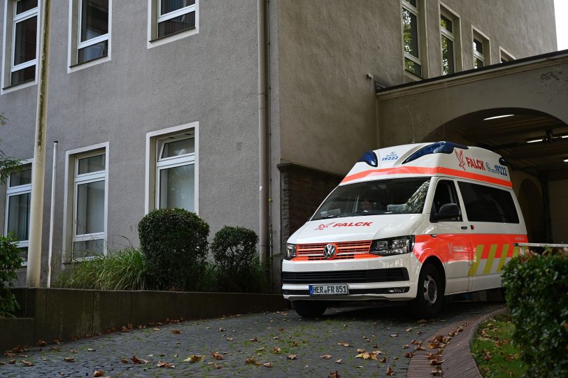 Ein Krankenwagen vor dem EvK Eickel