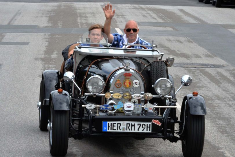 2. Oldtimer-Parade der Cranger Kirmes.
