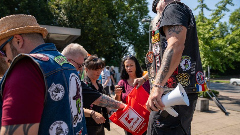 Die Gruppe „Bikelife“ um Christian Joswig hat es wieder getan: Am Samstag (20.7.2024) trafen sich die Cruiser am Herner Bahnhof, um wie immer traditionell im Sommer Spenden für das Lukas Hospiz einzusammeln.