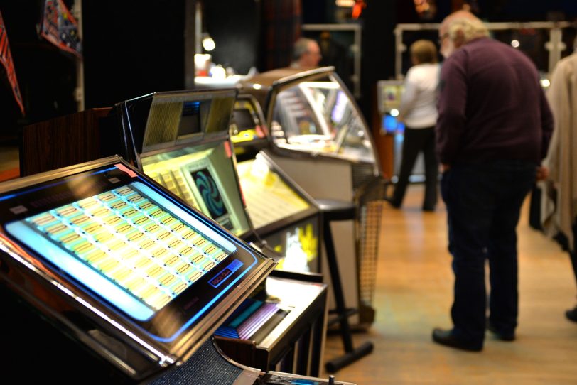 Raritäten des Musikboxenvereins im Freizeithaus.