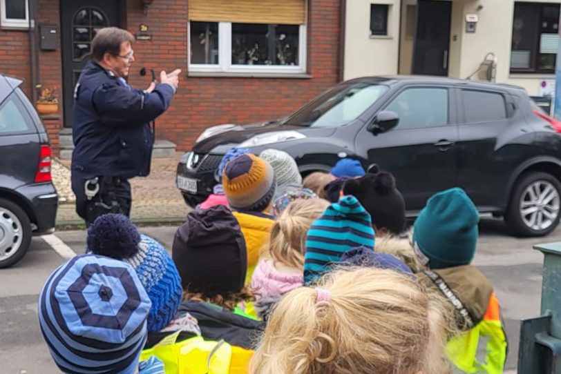 Wie überqueren ich eine Straße richtig? Unter anderem diese Fragen wurden beim Infotag mit der Polizei beantwortet.