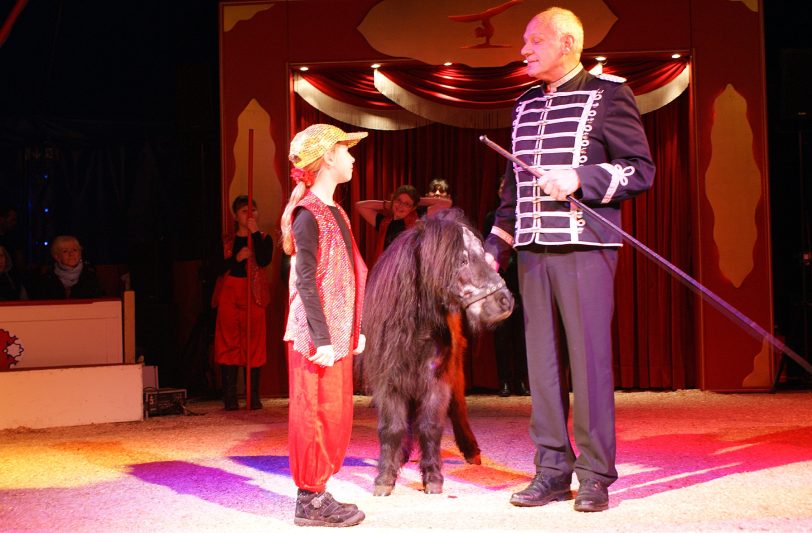 Der Mitmachzirkus Sperlich zu Gast in Holthausen.