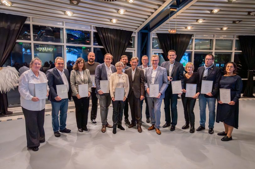 Ehrungen im Oktober 2025 für Gremienmitglieder die sich in den vergangenen Sitzungsperioden ehrenamtlich politisch engagiert haben.