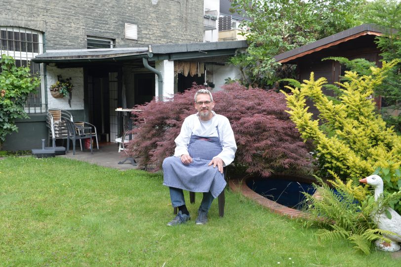 Die Traditions-Fleischerei Weber in der Heinestraße. Rainer Weber in seiner Oase hinter der Wurstküche.