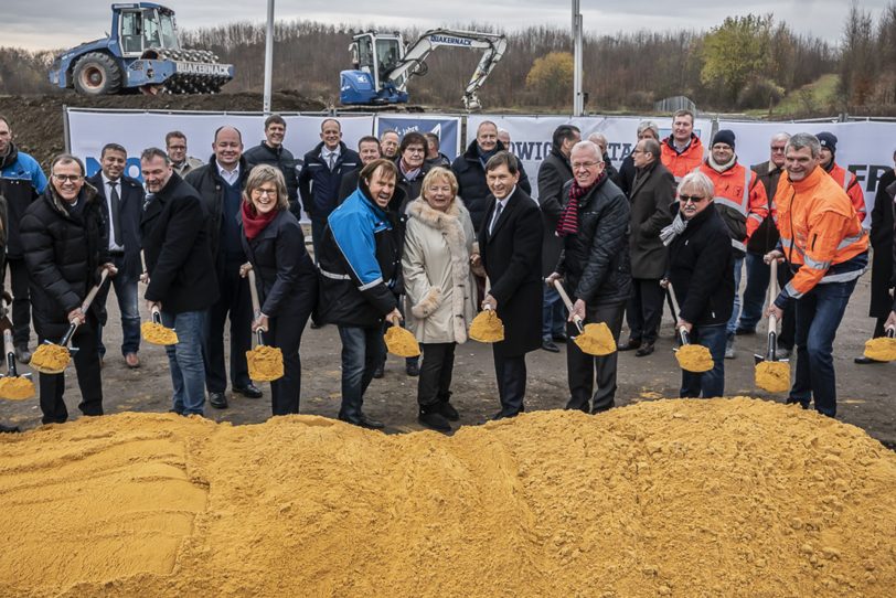 Da war es erst der Spatenstich zum neuen Logistikzentrum.