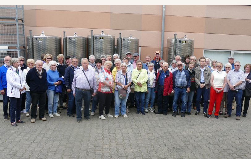 Mitglieder der Gesellschaft für Heimatkunde auf dem Weingut Ruppert-Deginther in Rheinhessen