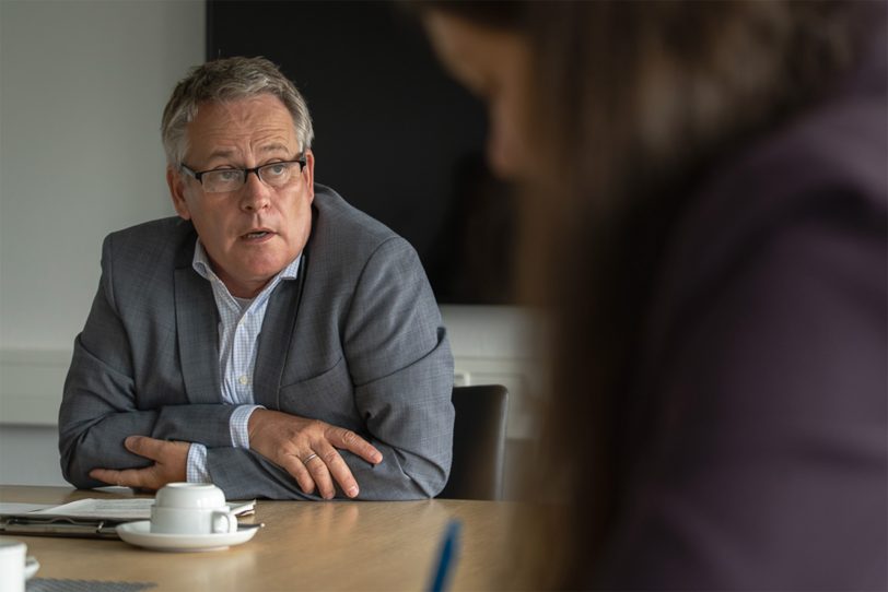 Umweltdezernent Stefan Thabe will mit dem Förderprogramm Herner dazu motivieren, Photovoltaikanlagen zu installieren.