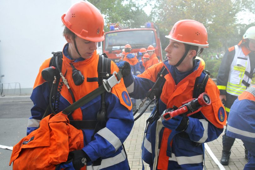 Circa 60 Jugendliche der Jugendfeuerwehr probten den Ernstfall.